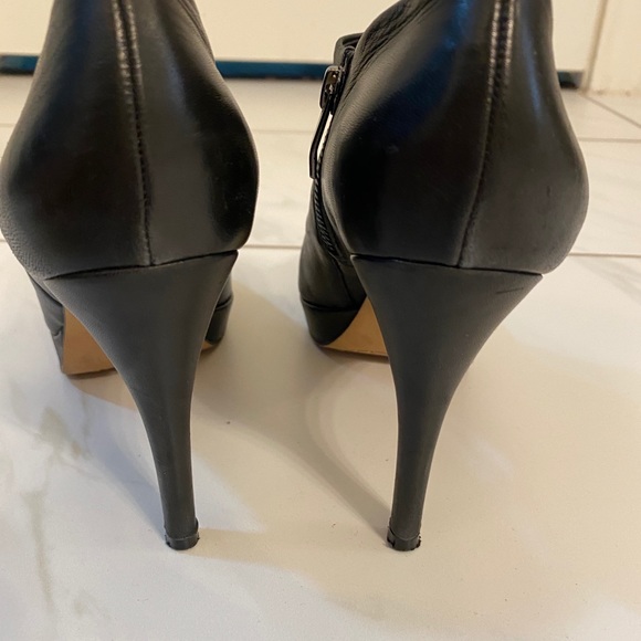 Vince Camuto Black Leather Booties  7.5M - Picture 4 of 6